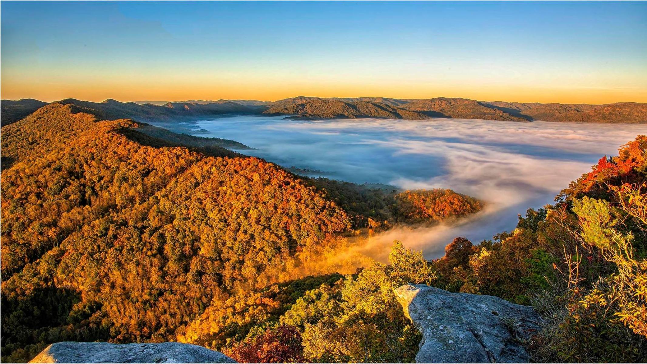 Autumn ridges rising above the fog at Cumberland Gap’s Pinnacle Overlook